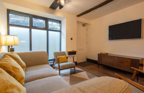 Former 16th Century Inn - In the heart of Macclesfield, gateway to the Peaks - Photo 18