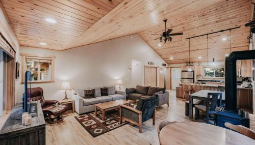 Glacier Springs Cabin 65 - Hot Tub - Wi-Fi - Foto 2