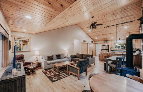 Glacier Springs Cabin 65 - Hot Tub - Wi-Fi - Foto 4