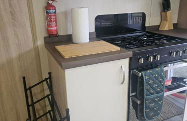 Fawn Lodge, Kelling Heath - Woodland Setting and Pets Welcome - Photo 5