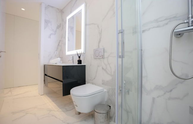 Sea Side Luxury Apartment - Photo 14