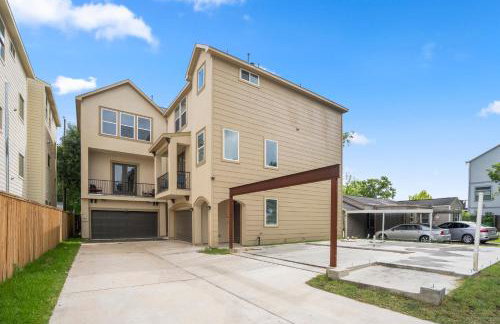 Spacious 3 Bed House near MD Anderson with Free Parking & Wi-Fi - Photo 48