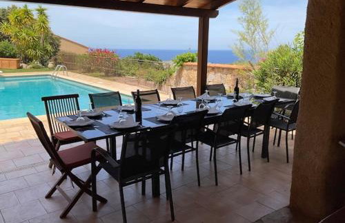 Villa A Scopa à Lumio en Corse avec piscine chauffée, vue mer panoramique, climatisation, jardin arboré de 3000m2, 10 pers, 5 Chb, 4 Sdb - Foto 29