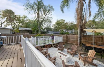 Modern Moroccan Villa w/ Firepit, BBQ + Game Room! - Foto 41