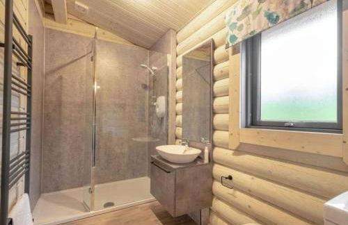 Treetops Luxury Log Cabin - Hot tub, BBQ & Sauna - Foto 22