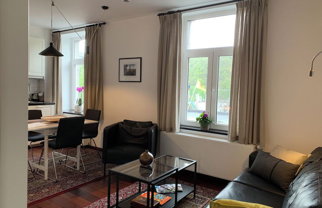 Le Baron Apartments - Photo 2