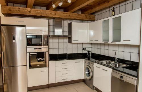 Plaza Apartamentos - Photo 22