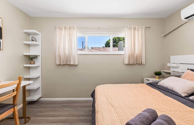 Modern Retreat With Spacious Yard & Cozy Interiors - Photo 10