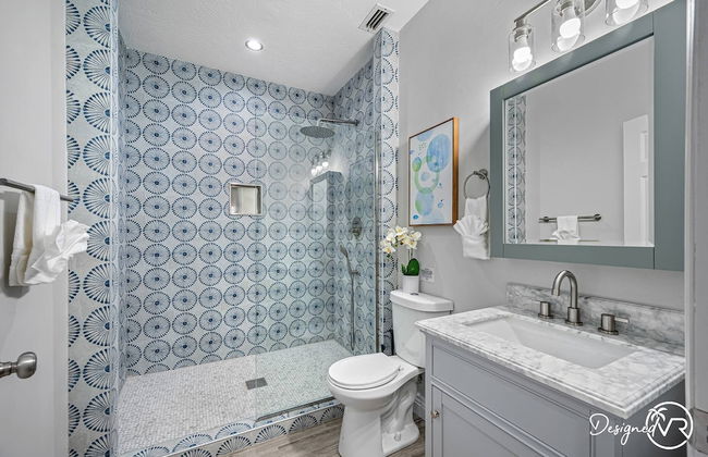 8BR Villa with Heated Pool Near Beach - Foto 55