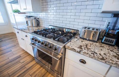 3400 SqFt House W/40Ft Heated Pool/Spa- Strip View - Photo 33