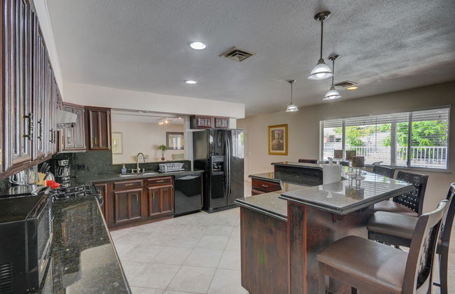 Luxurious 4BR House with Large Pool Near Strip - Foto 12