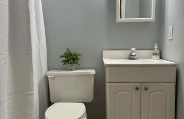 Under the Oaks, A Downtown Hidden Gem - Foto 13