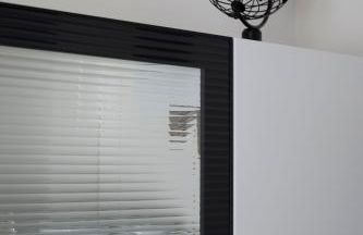 Black & White Apartment - Balkon, Netflix, Nespresso, Zentral, Messe - Foto 7