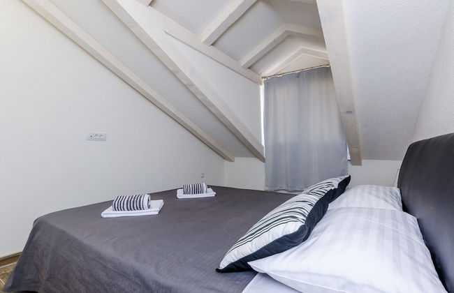 Apartments Life - Photo 6