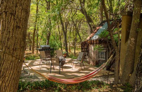 Myrinn-Hobbit Cottage on the Creek Storybook Stay - Foto 31