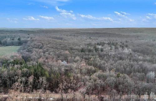 The Hopkins Hideaway - 40 Acres with trails, Arcades, Hot Tub, Fire Pit - Foto 11