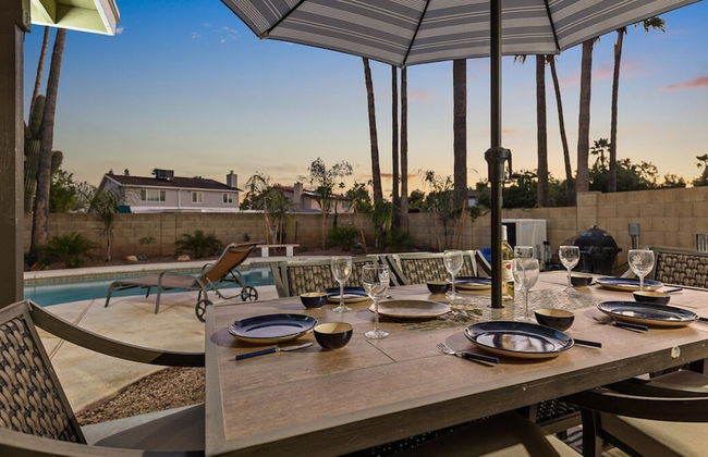 Modern and Stylish Remodeled 4 Bdrm w/ HTD Pool! - Foto 30