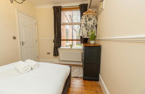 Newcombe - Sleeps Up to 8 - Close to Northampton Town Centre & Train Station - Fast Wifi, Free Parking, SmartTV with Netflix by Centro Stays - Foto 21