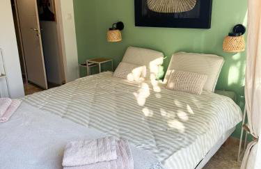 Suite romantique avec jacuzzi privatif - Photo 2