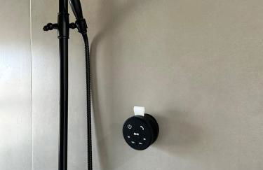 Serene Modern Home Backdoor with great WiFi, games, movies, patio seating and bbq Easy Access to North Joshua Tree National Park in 10 minutes - Foto 12