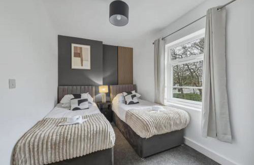 Albert House - Near the High Street - Free Parking, Garden, Fast WiFi and Smart TV by Yoko Property - Foto 14