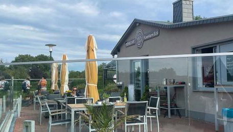 Vintage Houseboats at Malchin Harbor by Kuhnle-Tours - Foto 4