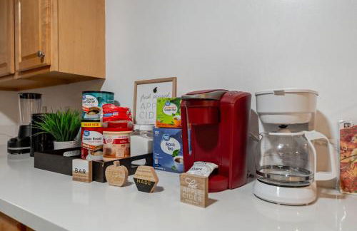 Entire Private Home with 4 Bedrooms 3 Bathrooms, King Bed, Big Yard, Prime Area, Ranch Style, Available Now - Photo 16