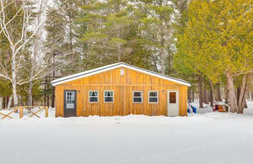 2 Ponds and Trail Access Peaceful Cabin in Calumet! - Foto 24