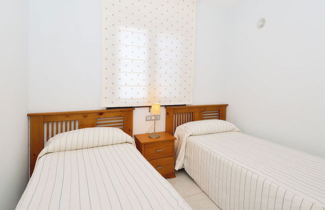 Remarkable 2-bed Apartment in Playa Blanca - Photo 3