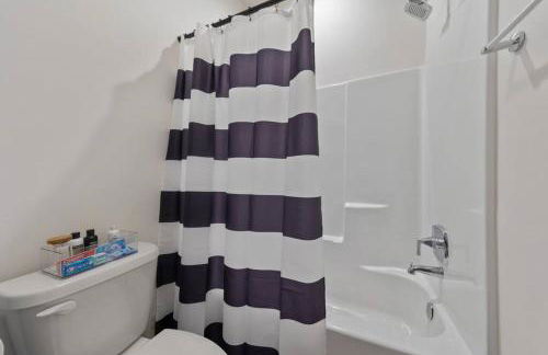 Teche House KING Bed Luxury Getaway Fast WiFi - Foto 11