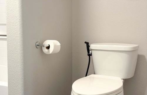 Bright & Spacious in Iconic LA Neighborhood Free parking - 10mins to Cedars - Photo 49