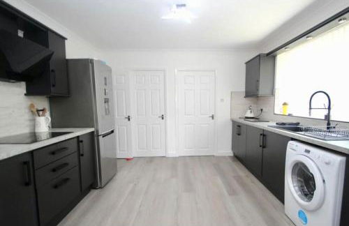 Full Modern Home - short & long stays - Foto 14