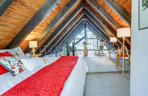 Serene Lakes Cabin with Deck Dog Friendly! - Foto 17