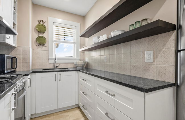 Eagles Nest at Villas on the Bay Retreat for 4! - Photo 10