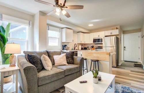 In-Unit Washer & Dryer with AC - Pets ok - Fenced yard - Foto 12