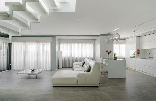 River Town View - Luxury Apartment with Jacuzzi on Terrace - Foto 24