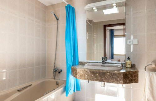 AT118 Front view beach, pool, airco, wifi, parking - Foto 13