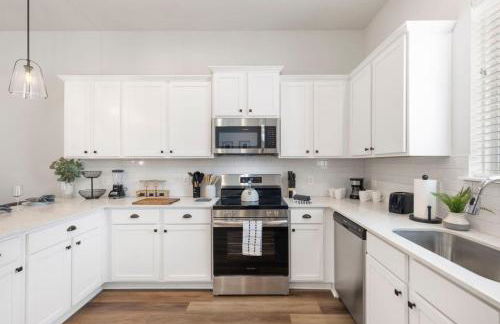 Modern Magnolia Cottage Pool and Gym Access - Foto 39