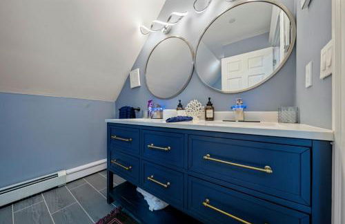 Luxe Coastal Retreat with Hot Tub & Spring Fires - Foto 7