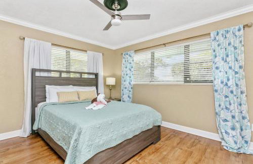 Spacious 4BR 2 5BA Family Retreat Pool Near Beach - Foto 37