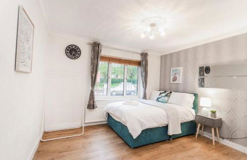 Elegant 5-Bed Home, Families & Friends, Sleeps 6, Parking, Free Wi-Fi - Foto 34