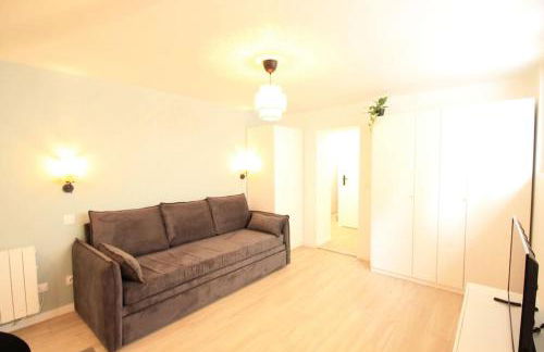 Disponible - Appartement Entier Rénové - Canapé Lit Emma - RERB, 5mn Paris - 2 pers - Parking Rue Gratuit - Tout équipé - 1er étage - 3 - Foto 21