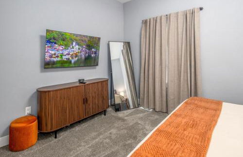 Prime Walnut Hills, 5min to UC, Lux King Beds, Sleep 6ppl, Smart TVs - Foto 18