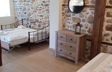 Marina's Apartments - White & Stone Apartment - Photo 2