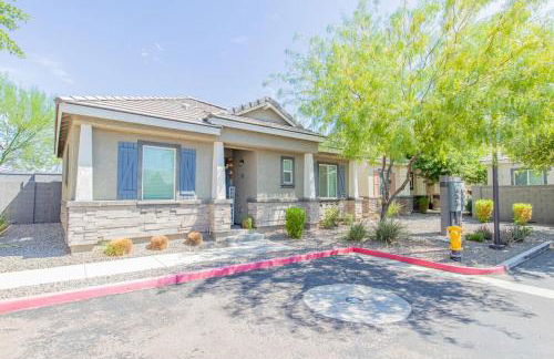 2 Bedroom Villa, Dog Park, Lake, WiFi, Laundry , Pool - Photo 2