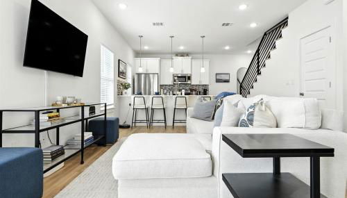 Luxe 2023NewBuild Entire home with 3BR 7BDs Ideal for Long Winter Stays, Outdoor, Central - Foto 2