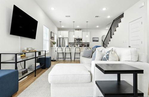 Luxe 2023NewBuild Entire home with 3BR 7BDs Ideal for Long Winter Stays, Outdoor, Central - Foto 2