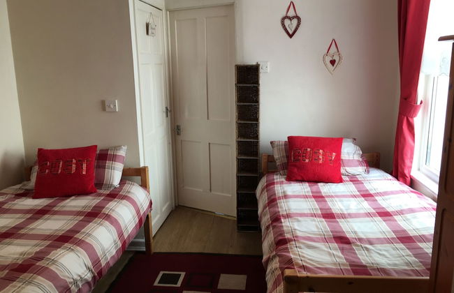Homely 2- bed Apartment -ground Floor-sleeps 4 - Foto 4