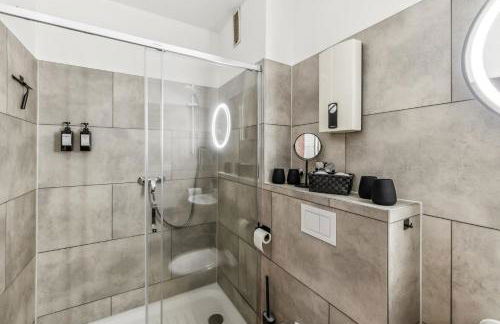 NASA Homes I Moderne Suite I Zentral I 3 Zimmer I 3 Balkone I neu renoviert I Smart TV I Hotelbetten - Foto 11