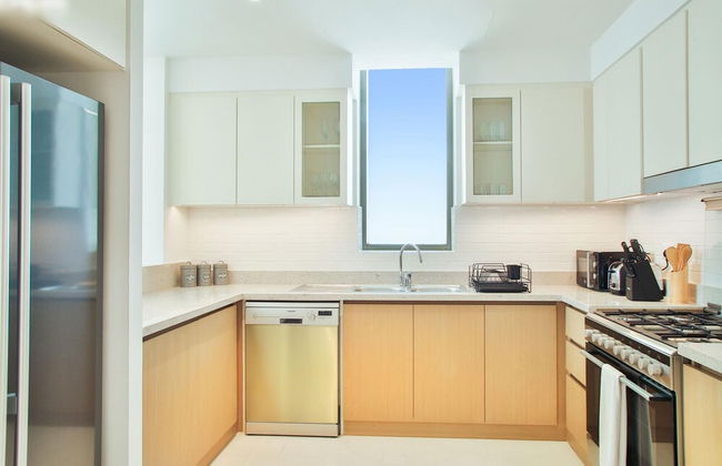 Lavish Living Along the Dubai Creek - Photo 12